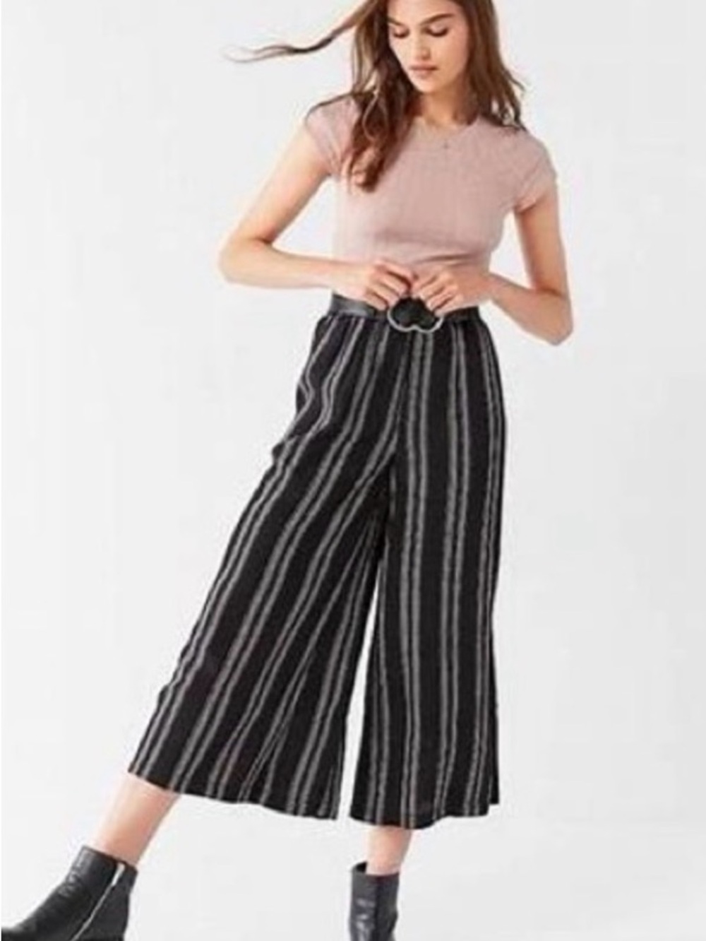 silence + noise Black Wide-Leg Crop Lara Pants. Size M